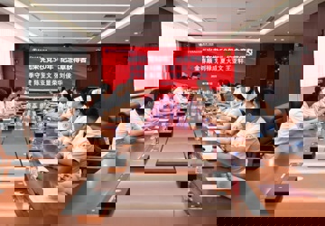 吉大二院举行庆七一党建活动暨 “光荣在党50年”纪念章颁发仪式