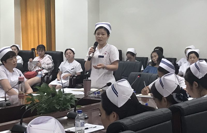 程远娟主任指导点评.jpg