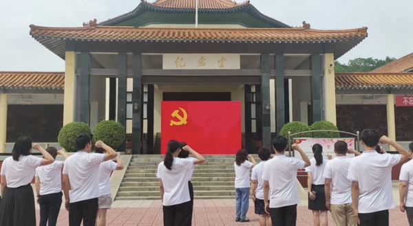 重温入党誓词.jpg