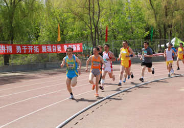 2014年吉林大学运动会，我院运动员男子800米