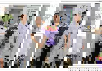 迎“七一”，院党委走访慰问党龄30年以上的在职党员(三)