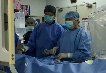 心血管内科主任刘斌教授再次受邀在马来西亚Sabah Heart center queen Elizabeth II进行手术示教演示与学术交流