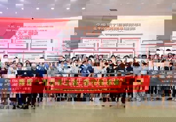 吉大二院组织党员参观“全面从严治党永远在路上”廉政教育展