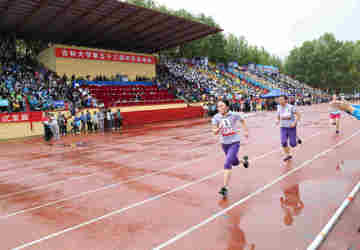 2014年吉林大学运动会，我院运动员女子1500米